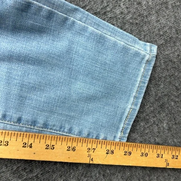 Levi's 311 Shaping Skinny Jeans Womens Size 33x30 16 Short Blue Light Wash - Picture 12 of 13